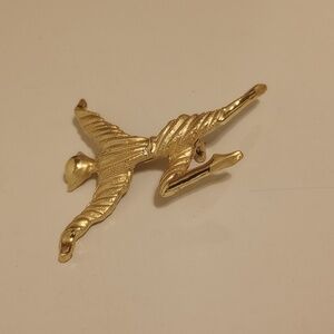 Vintage leaping ballet dancer. Gold tone pin brooch  good condition